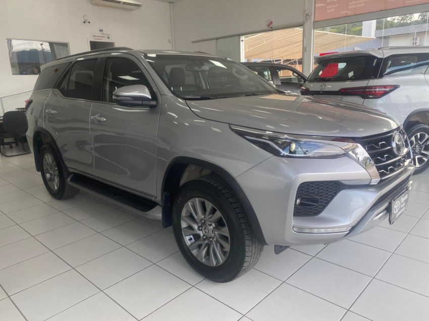 toyota hilux sw4 2.8 d-4d turbo diesel srx 4x4 automatico 4p 20222