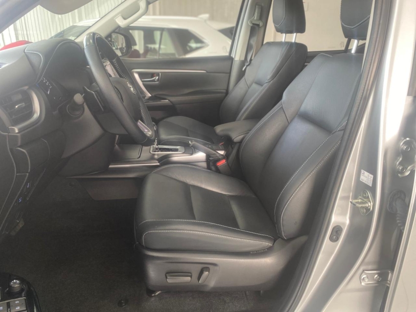 toyota hilux sw4 2.8 d-4d turbo diesel srx 4x4 automatico 4p 20225