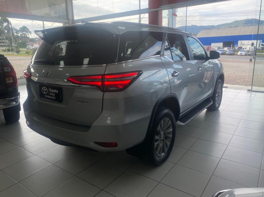 toyota hilux sw4 2.8 d-4d turbo diesel srx 4x4 automatico 4p 20223