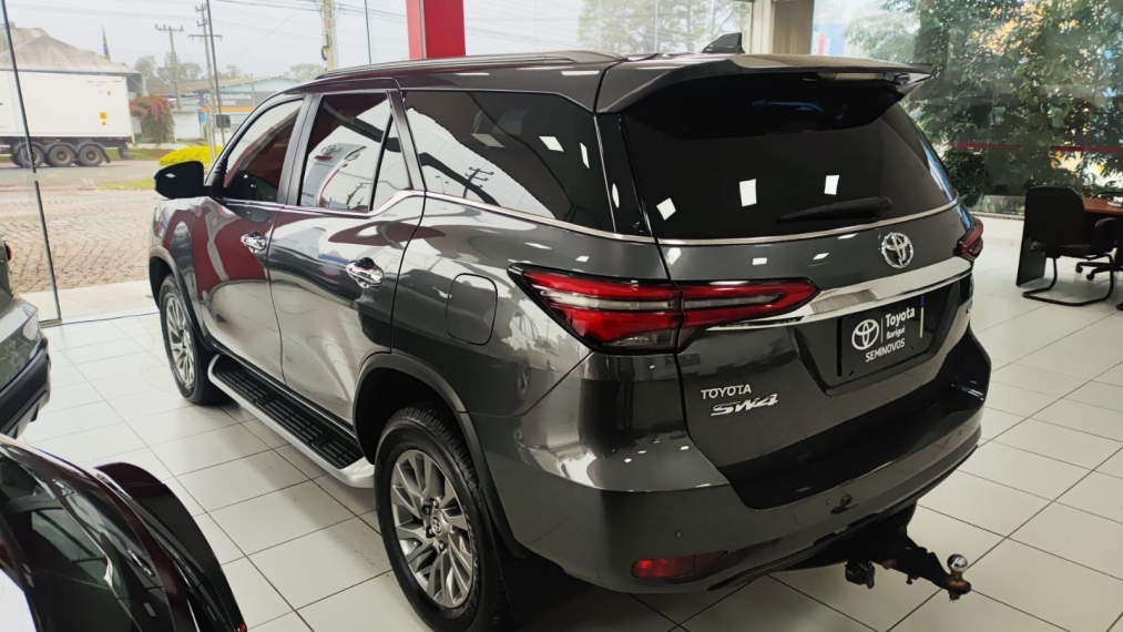toyota hilux sw4 2.8 d-4d turbo diesel srx 7l 4x4 automatico 4p 20243