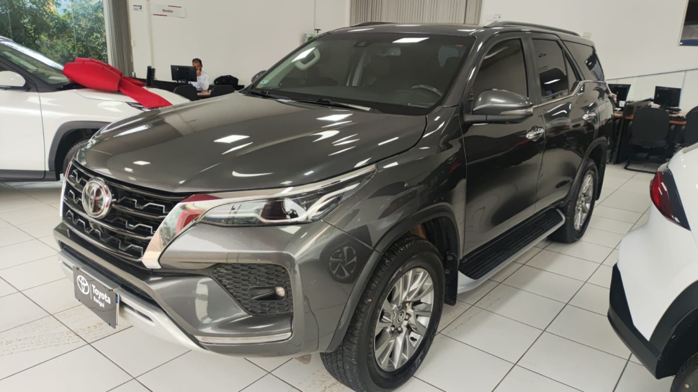 toyota hilux sw4 2.8 d-4d turbo diesel srx 7l 4x4 automatico 4p 20242