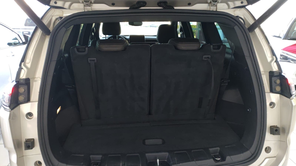 jeep commander 2.0 td380 turbo diesel overland at9 4p automatico 20239