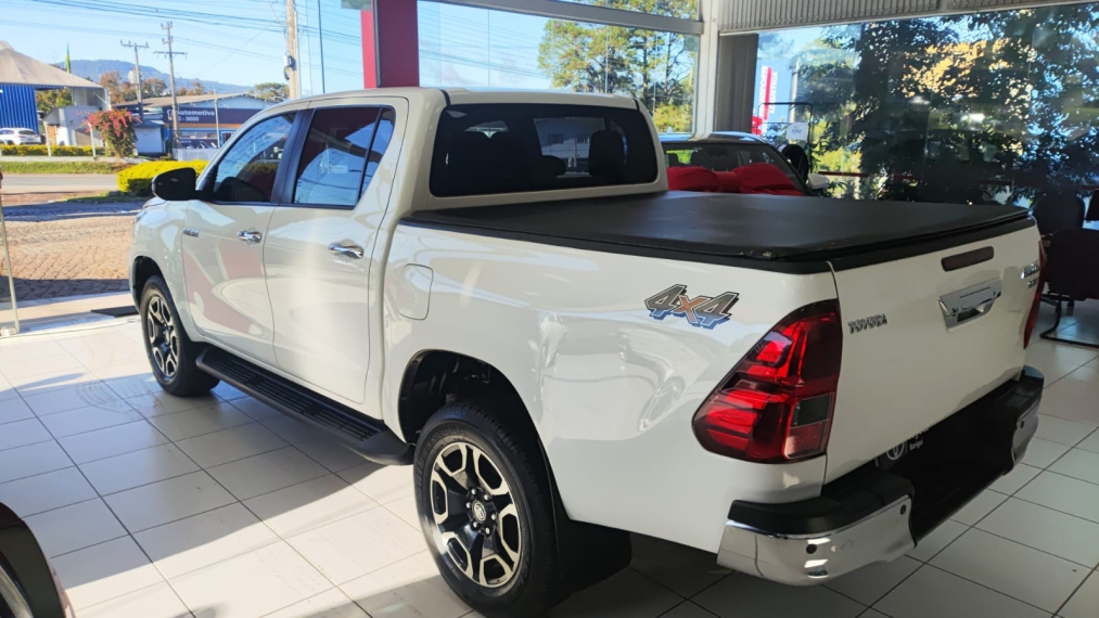 toyota hilux 2.8 d-4d turbo diesel cd srv 4x4 automatico 4p 20223