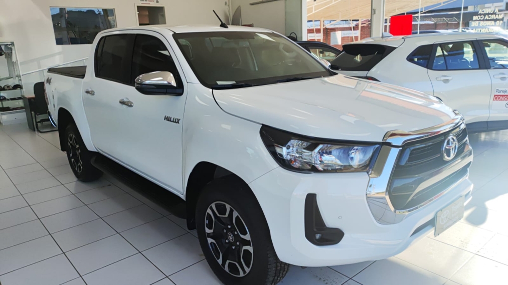 toyota hilux 2.8 d-4d turbo diesel cd srv 4x4 automatico 4p 2022