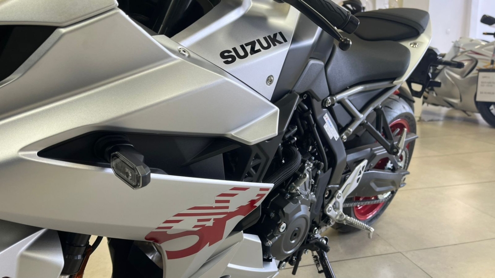 suzuki gsx-8r abs 800 gasolina manual 2026