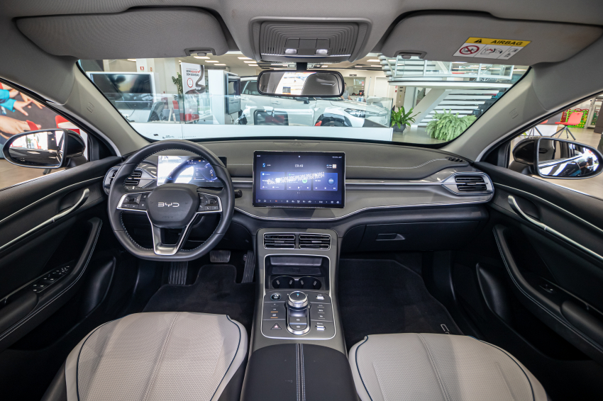 BYD KING 1.5 DM-I PHEV GL AUTOMÁTICO 13