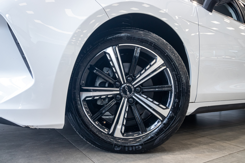 BYD KING 1.5 DM-I PHEV GL AUTOMÁTICO 2