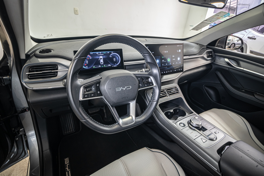 BYD KING 1.5 DM-I PHEV GL AUTOMÁTICO 13