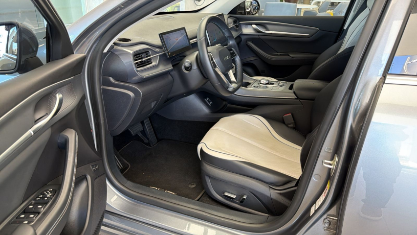 BYD KING 1.5 DM-I PHEV GL AUTOMÁTICO 13