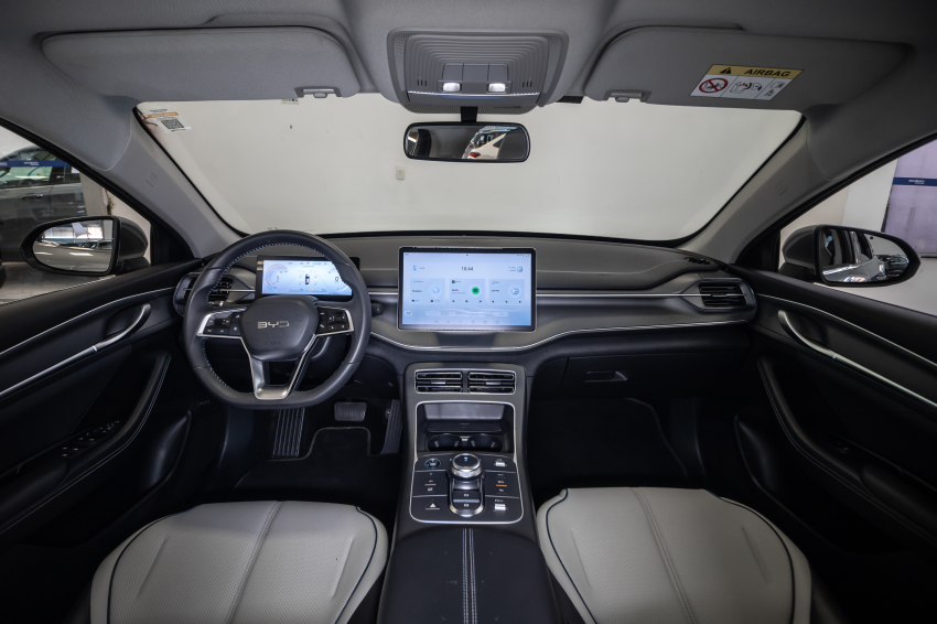 BYD KING 1.5 DM-I PHEV GL AUTOMÁTICO 13