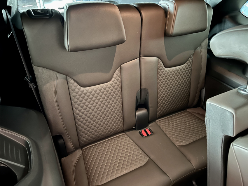 JEEP COMMANDER 2.0 HURRICANE 4 TURBO GASOLINA OVERLAND AT9 22