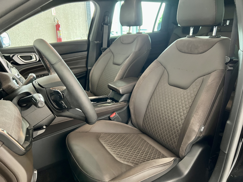 JEEP COMMANDER 2.0 HURRICANE 4 TURBO GASOLINA OVERLAND AT9 20
