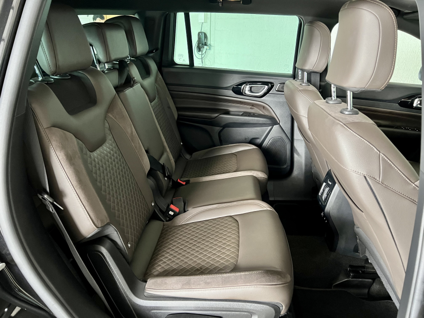 JEEP COMMANDER 2.0 HURRICANE 4 TURBO GASOLINA OVERLAND AT9 21