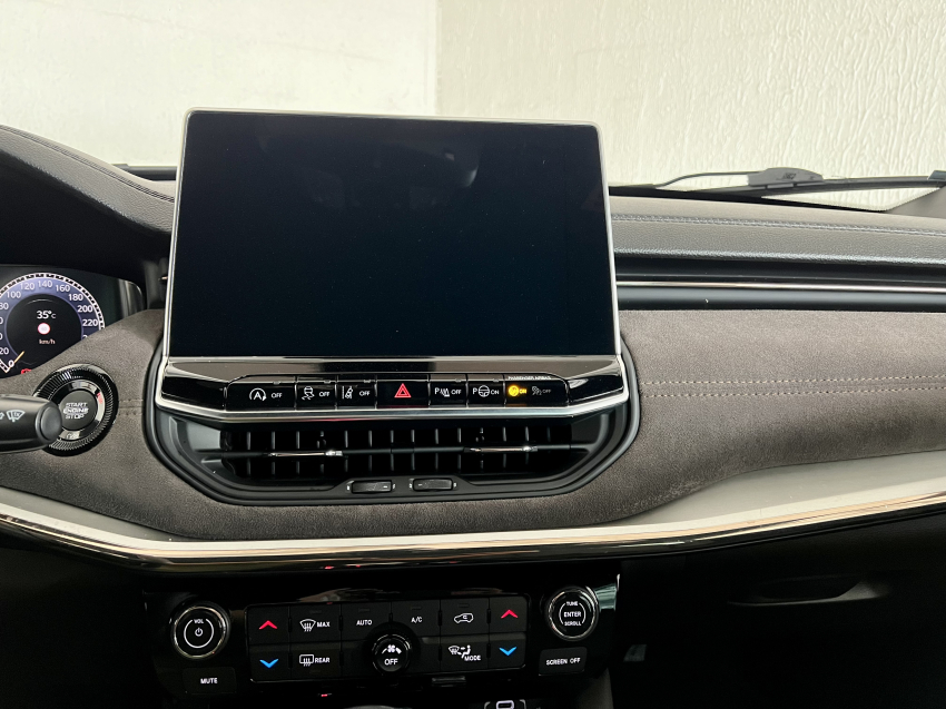 JEEP COMMANDER 2.0 HURRICANE 4 TURBO GASOLINA OVERLAND AT9 17