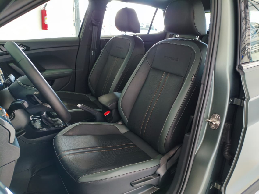 Volkswagen T-CROSS 1.4 250 TSI TOTAL FLEX EXTREME AUTOMÁTICO 18