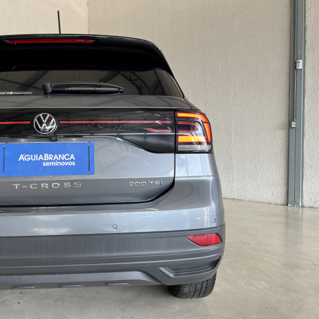 Volkswagen T-CROSS 1.0 200 TSI TOTAL FLEX AUTOMÁTICO 9