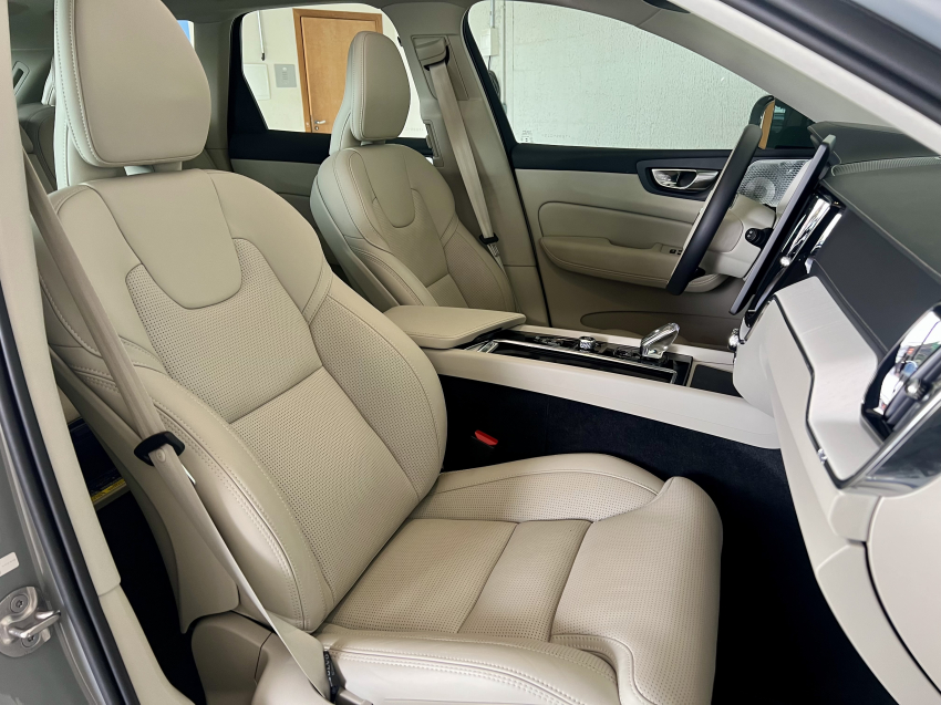 Volvo XC60 2.0 T8 PHEV ULTRA AWD GEARTRONIC 22