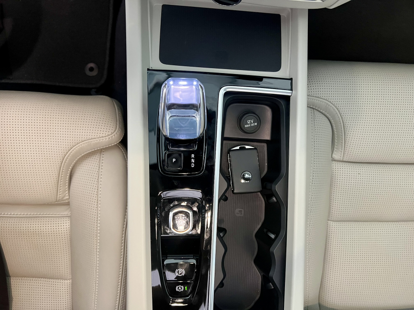 Volvo XC60 2.0 T8 PHEV ULTRA AWD GEARTRONIC 19