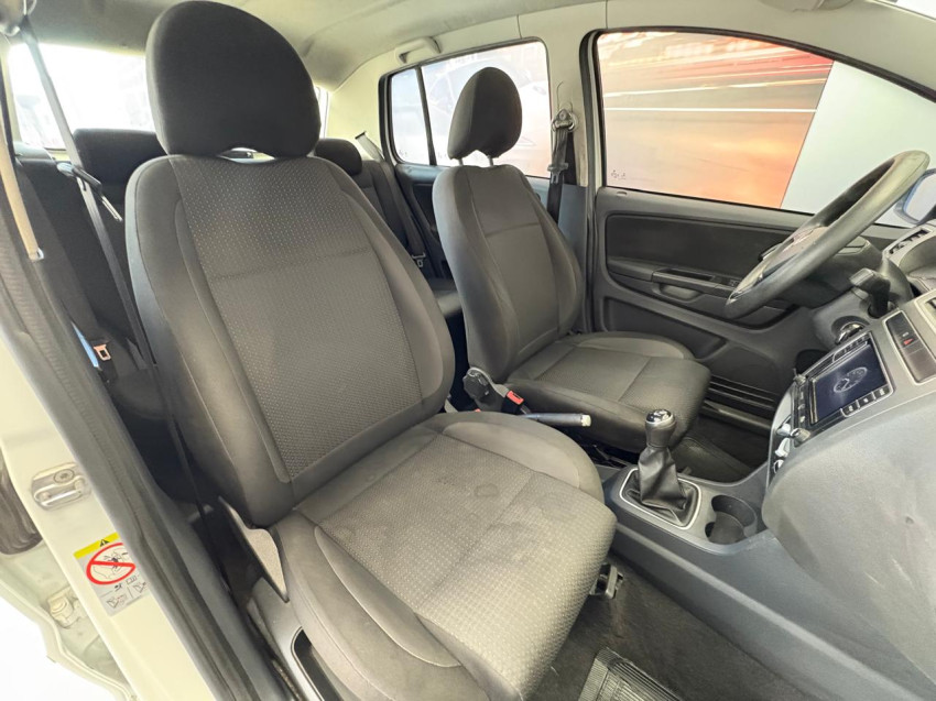 volkswagen fox 1.6 msi total flex connect 4p manual 1.8 2018