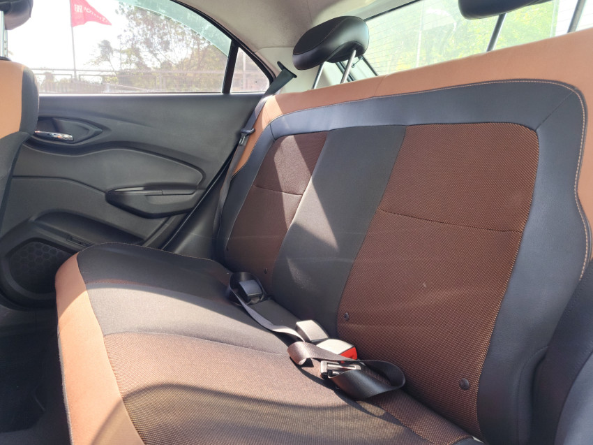 chevrolet onix 1.4 mpfi activ 8v flex 4p man 18/18 seminovo15