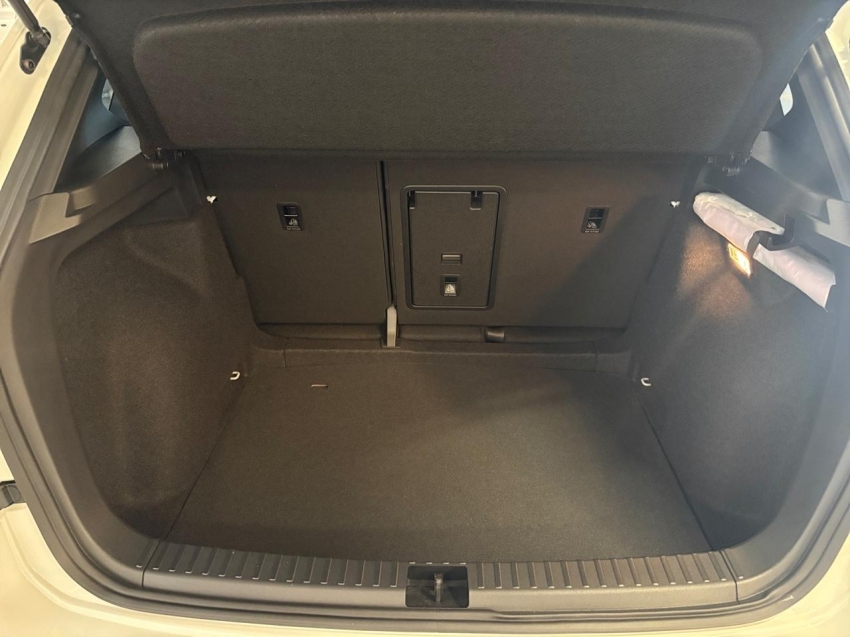 volkswagen taos 1.4 250 tsi total flex highline automatico 4p 202414