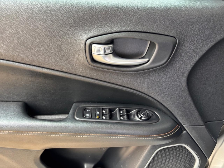 jeep compass 2.0 16v flex longitude automatico 4p 201813
