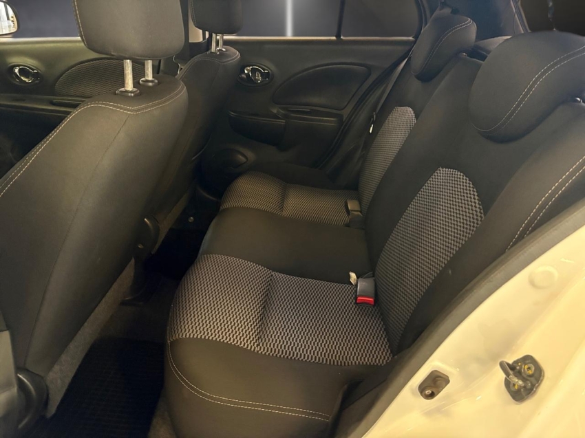 nissan march 1.6 sv 16v flexstart 4p xtronic flex automatico 201711