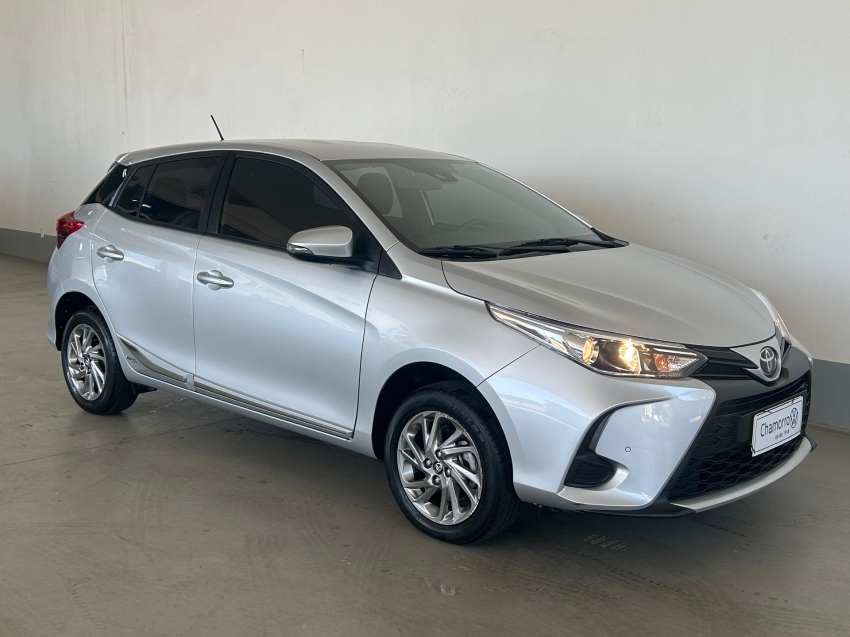 toyota yaris 1.5 16v flex xs multidrive 4p automatico 2025