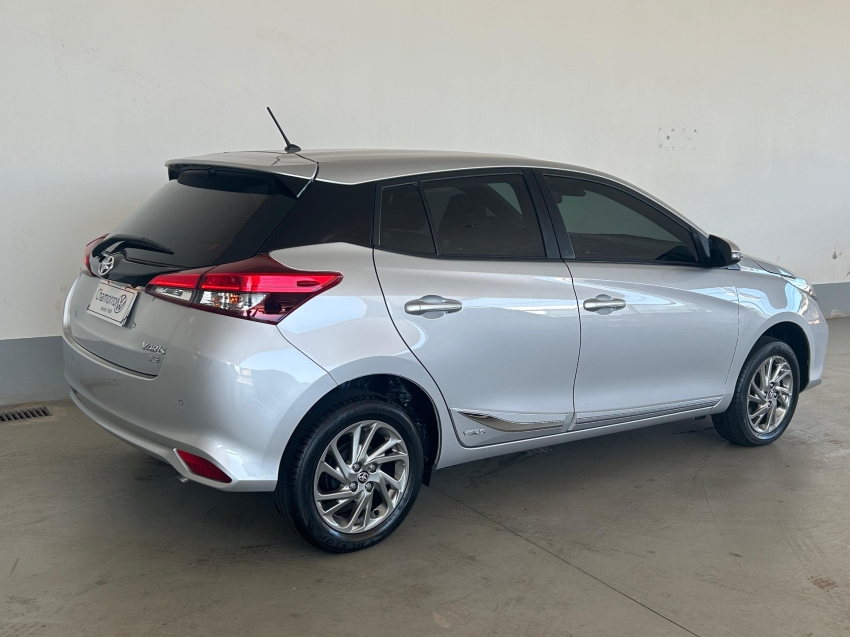 toyota yaris 1.5 16v flex xs multidrive 4p automatico 2025