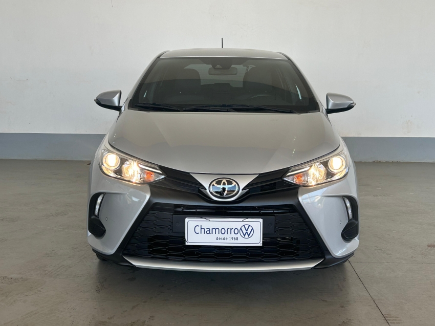 toyota yaris 1.5 16v flex xs multidrive 4p automatico 2025