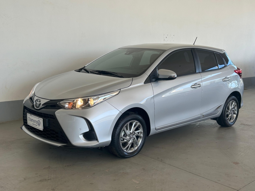 toyota yaris 1.5 16v flex xs multidrive 4p automatico 2025