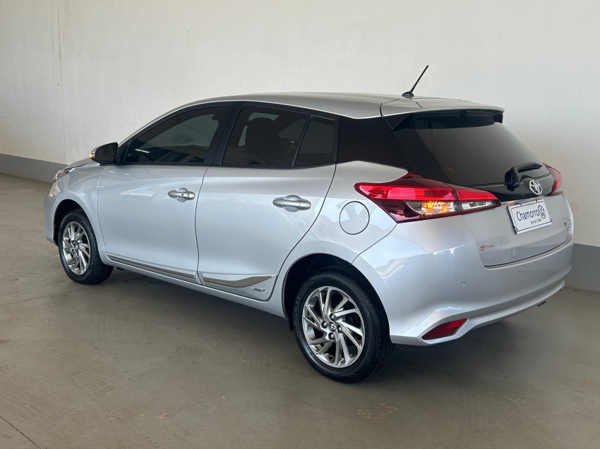 toyota yaris 1.5 16v flex xs multidrive 4p automatico 2025