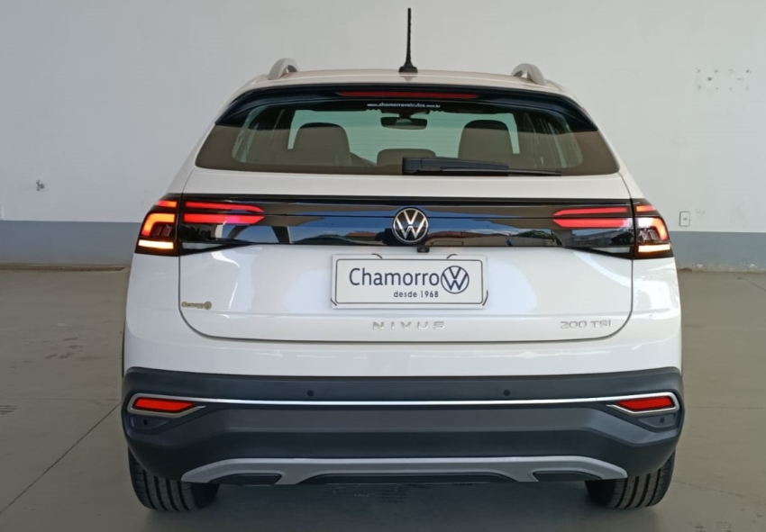 volkswagen nivus 1.0 200 tsi total flex highline automatico 4p 20235