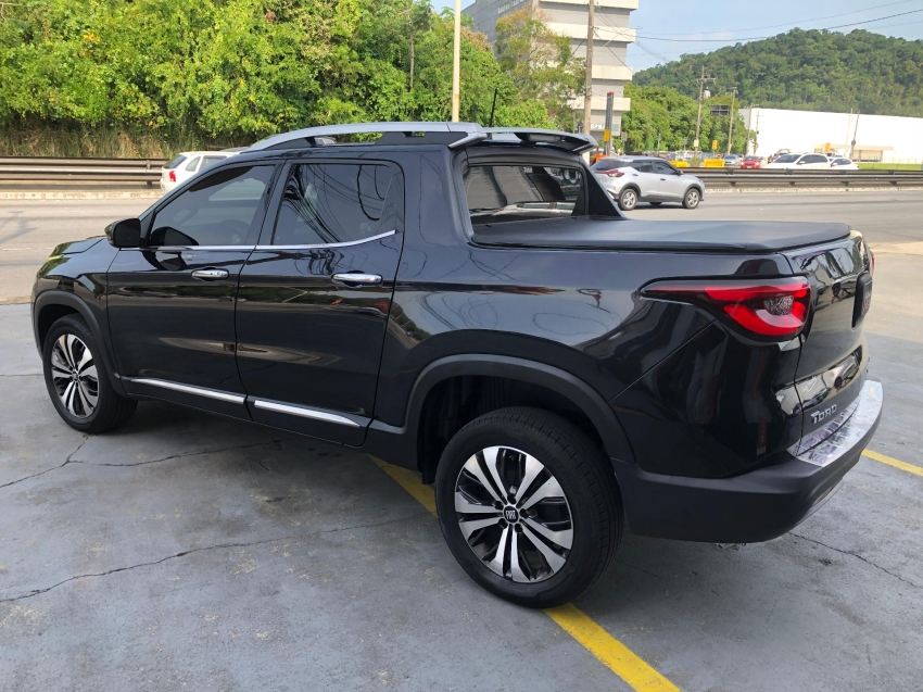 fiat toro 2.0 16v turbo diesel volcano 4wd at9 4p automatico 2022