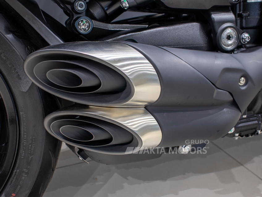 triumph rocket iii storm gt 2300 gasolina manual 2025
