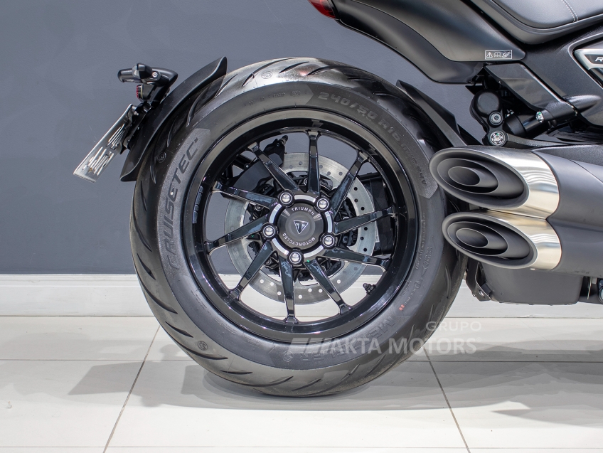 triumph rocket iii storm gt 2300 gasolina manual 2025