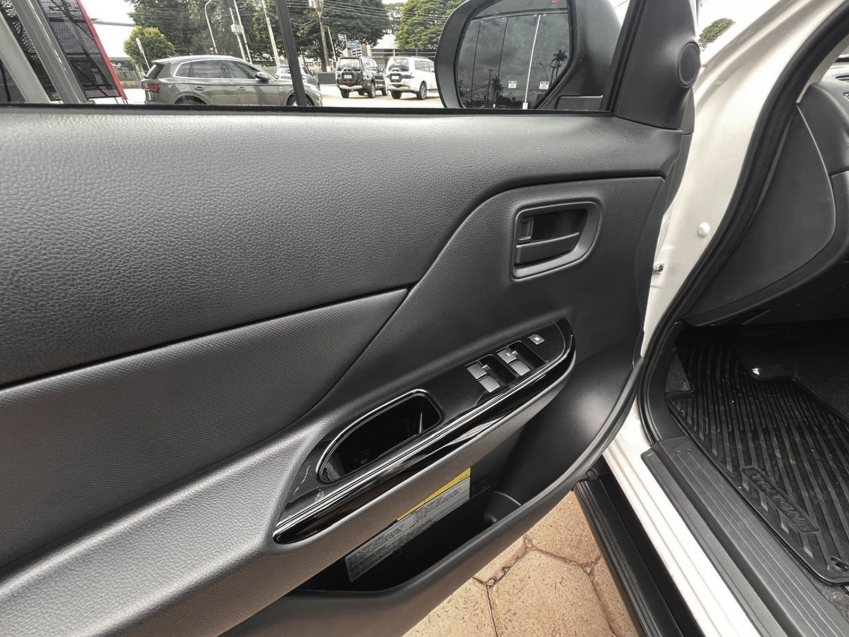 mitsubishi l200 triton 2.4 16v turbo diesel sport outdoor plus cd 4p 4x4 automatico manual 2025