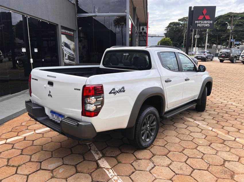 mitsubishi l200 triton 2.4 16v turbo diesel sport outdoor plus cd 4p 4x4 automatico manual 2025