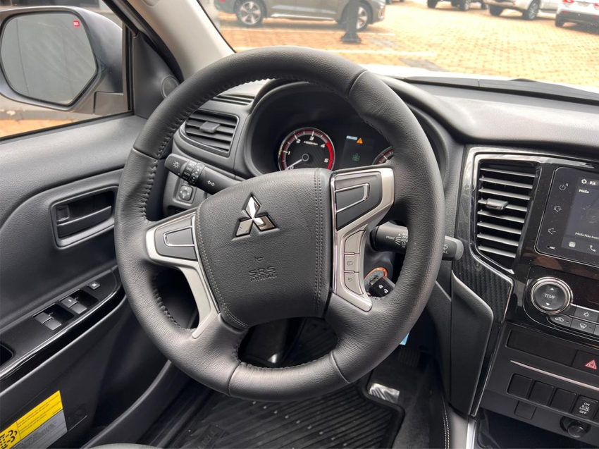 mitsubishi l200 triton 2.4 16v turbo diesel sport outdoor plus cd 4p 4x4 automatico manual 2025