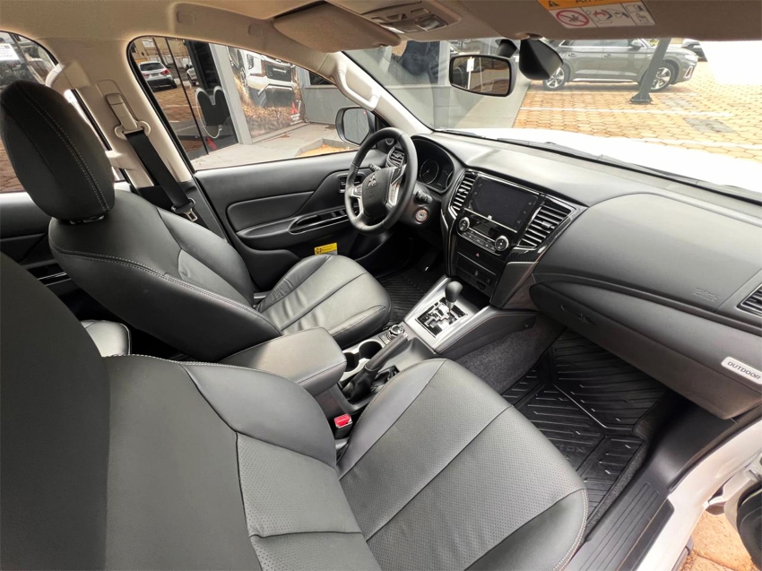 mitsubishi l200 triton 2.4 16v turbo diesel sport outdoor plus cd 4p 4x4 automatico manual 2025