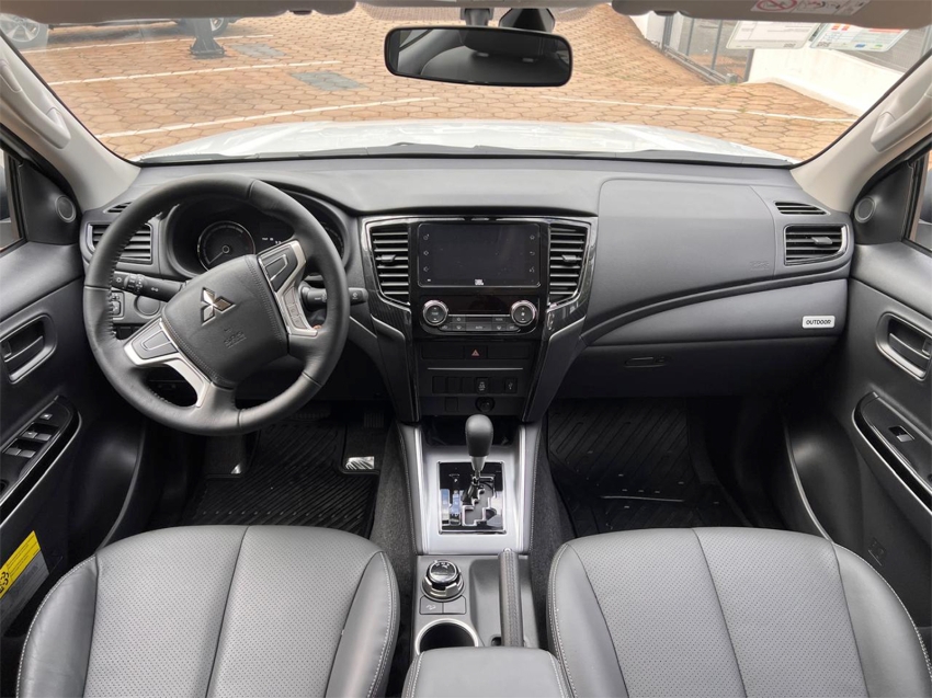 mitsubishi l200 triton 2.4 16v turbo diesel sport outdoor plus cd 4p 4x4 automatico manual 2025