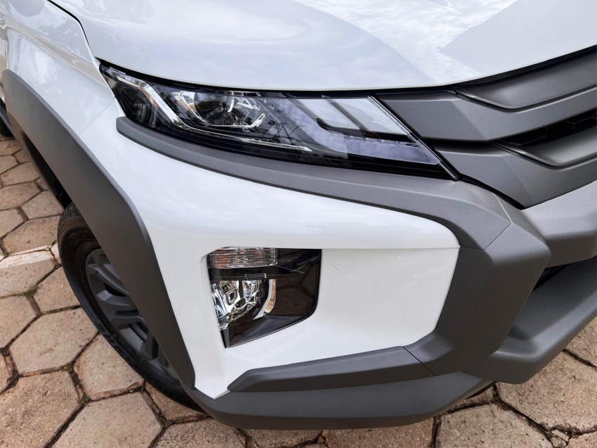 mitsubishi l200 triton 2.4 16v turbo diesel sport outdoor plus cd 4p 4x4 automatico manual 2025
