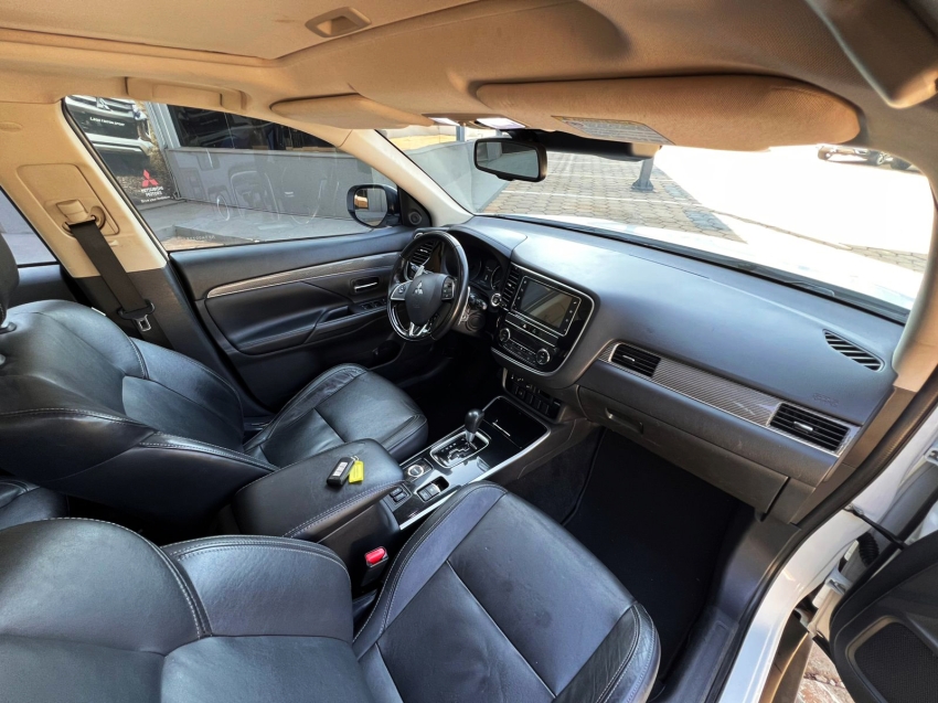 mitsubishi outlander 2.2 mivec di-d diesel hpe-s awd automatico 1.6 5p manual 2019