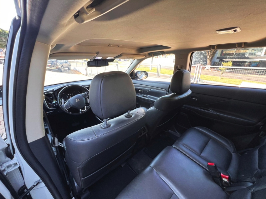 mitsubishi outlander 2.2 mivec di-d diesel hpe-s awd automatico 1.6 5p manual 2019