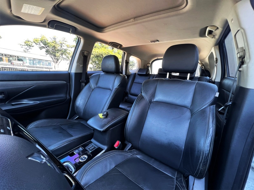 mitsubishi outlander 2.2 mivec di-d diesel hpe-s awd automatico 1.6 5p manual 2019
