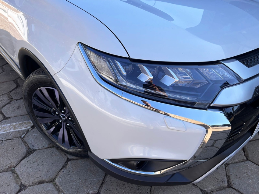 mitsubishi outlander 2.2 mivec di-d diesel hpe-s awd automatico 1.6 5p manual 2019