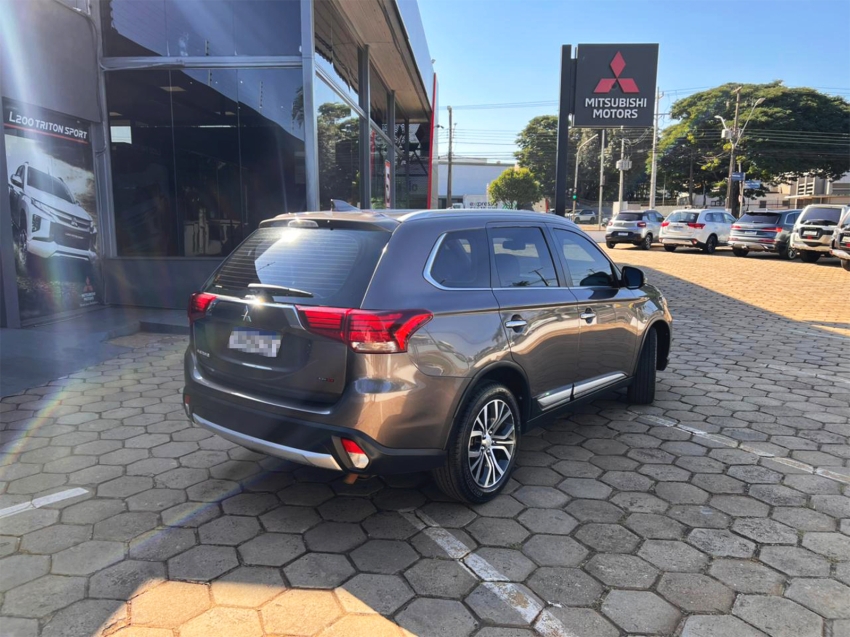 mitsubishi outlander 2.2 4x4 16v diesel 4p automatico 5p manual 2018
