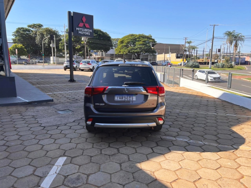 mitsubishi outlander 2.2 4x4 16v diesel 4p automatico 5p manual 2018