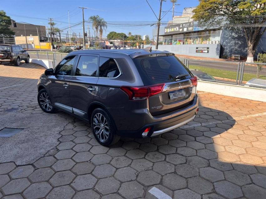 mitsubishi outlander 2.2 4x4 16v diesel 4p automatico 5p manual 2018