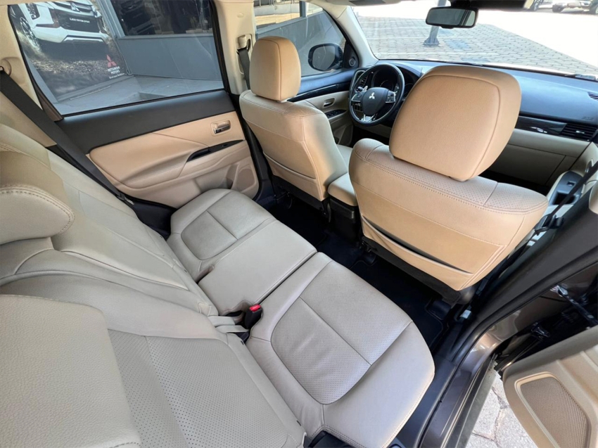 mitsubishi outlander 2.2 4x4 16v diesel 4p automatico 5p manual 2018